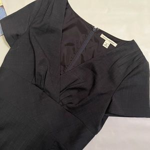 Banana Republic Sz 2 V-neck Shift Dress
